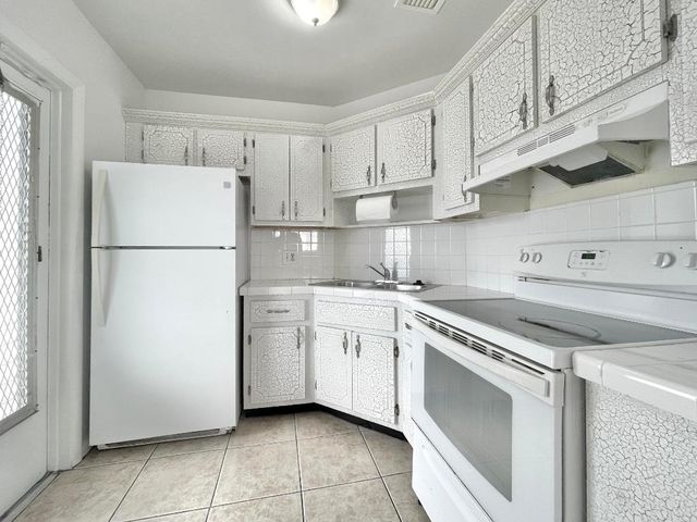 1021 Crystal Lake Drive 315, Deerfield Beach, FL 33064