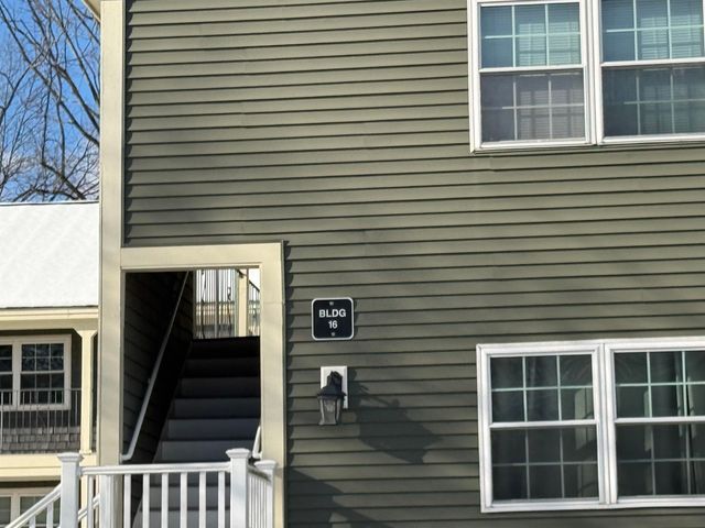 83 Cricketbrook Avenue, Dover, NH 03820