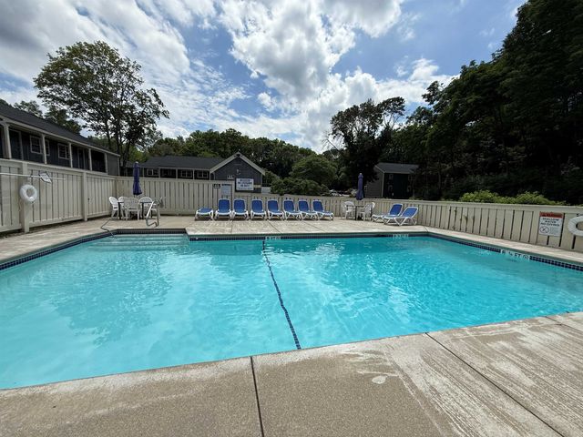 83 Cricketbrook Avenue, Dover, NH 03820