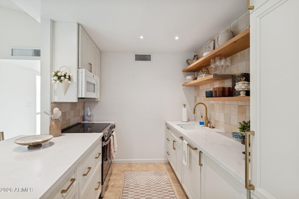 Image 10 of property listing at 4800 N 68TH Street 162, Scottsdale, AZ 85251