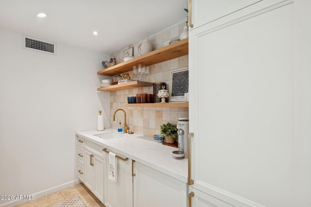 Image 11 of property listing at 4800 N 68TH Street 162, Scottsdale, AZ 85251