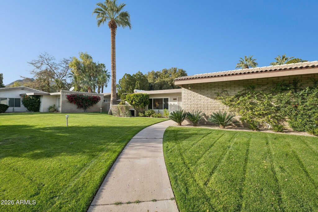 Image 4 of property listing at 4800 N 68TH Street 162, Scottsdale, AZ 85251