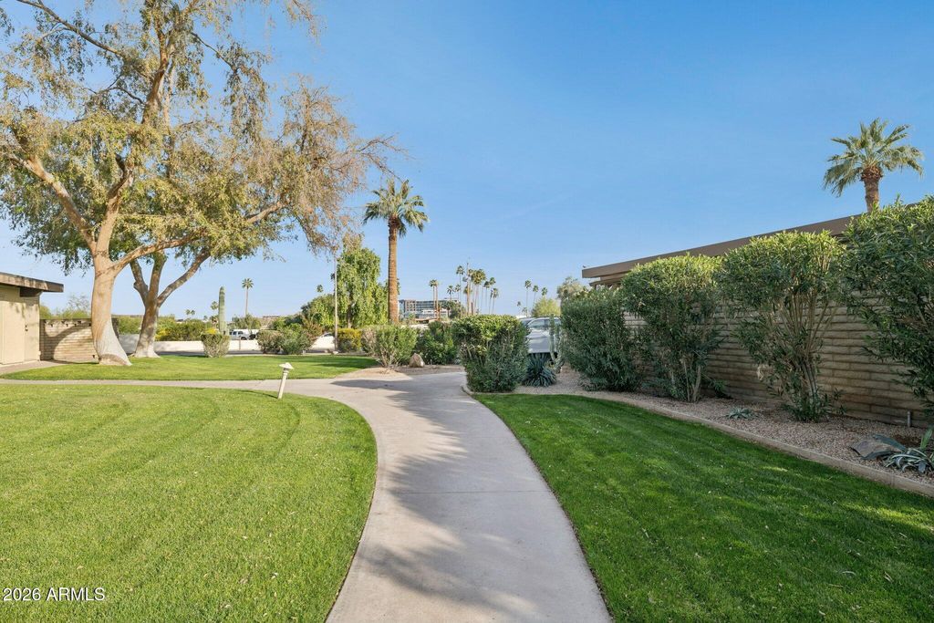 Image 7 of property listing at 4800 N 68TH Street 162, Scottsdale, AZ 85251