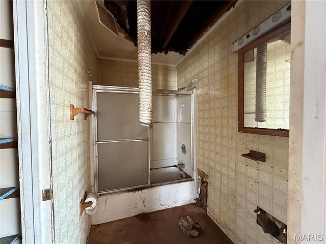 1031 Farmview Drive, St Louis, MO 63138