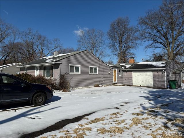 1031 Farmview Drive, St Louis, MO 63138