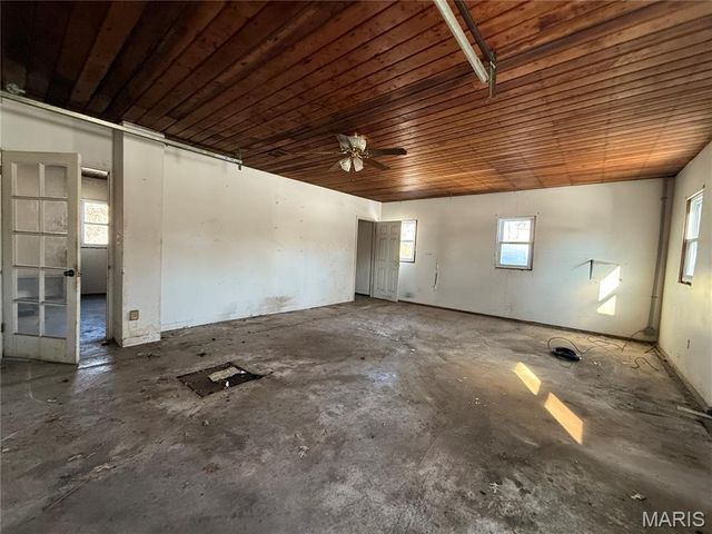 1031 Farmview Drive, St Louis, MO 63138