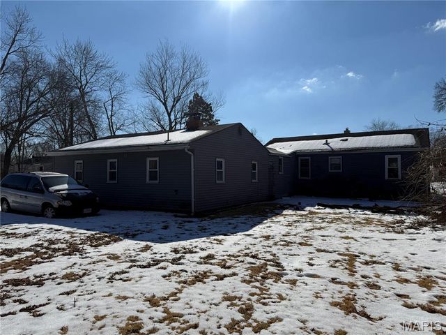 1031 Farmview Drive, St Louis, MO 63138