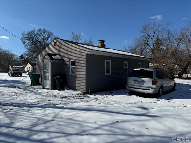 1031 Farmview Drive, St Louis, MO 63138