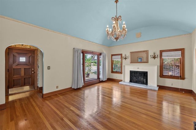 536 E Clinton Avenue, Fresno, CA 93704