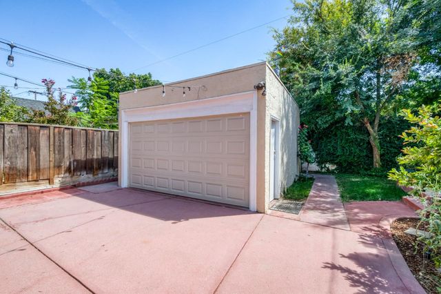 536 E Clinton Avenue, Fresno, CA 93704