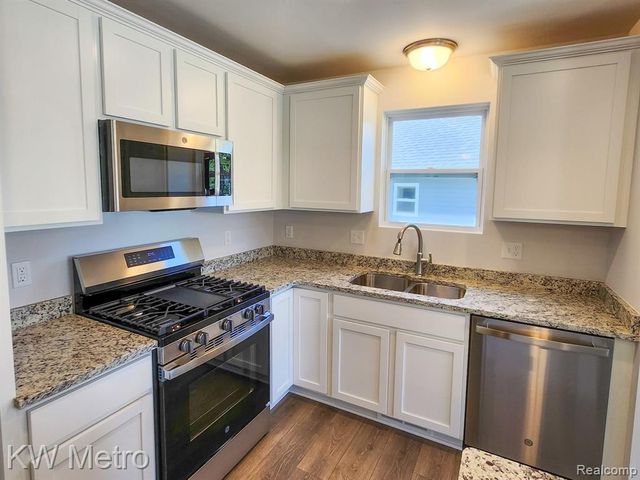 205 Whispering Pines Drive 11, Fenton, MI 48430