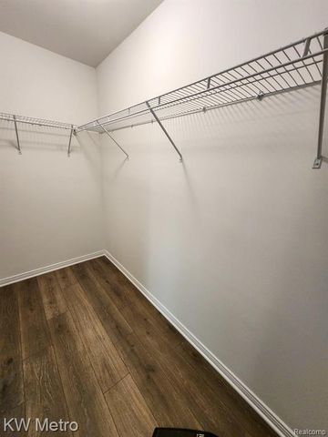 205 Whispering Pines Drive 11, Fenton, MI 48430