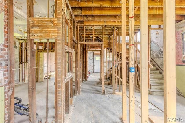 6027 Etzel Avenue, St Louis, MO 63112