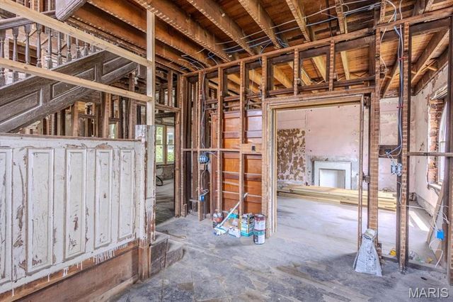6027 Etzel Avenue, St Louis, MO 63112