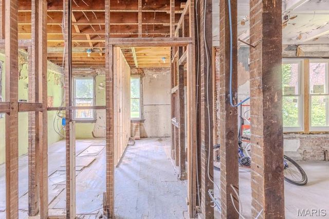 6027 Etzel Avenue, St Louis, MO 63112