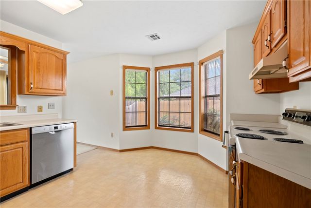 1150 S Lyndale, Siloam Springs, AR 72761