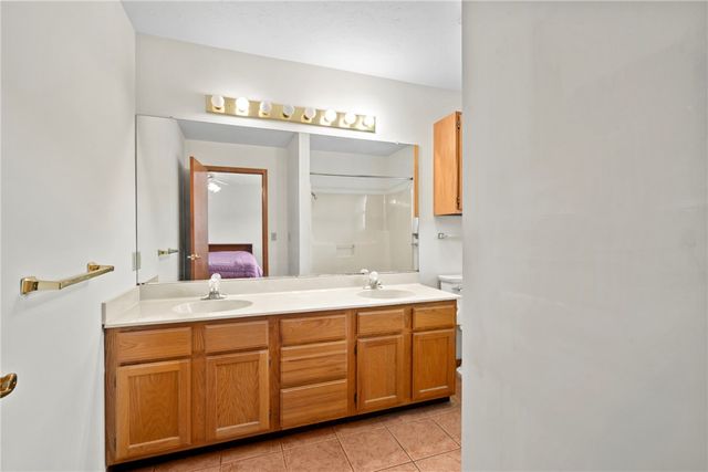 1150 S Lyndale, Siloam Springs, AR 72761
