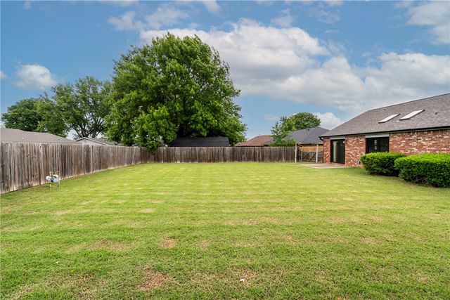 1150 S Lyndale, Siloam Springs, AR 72761