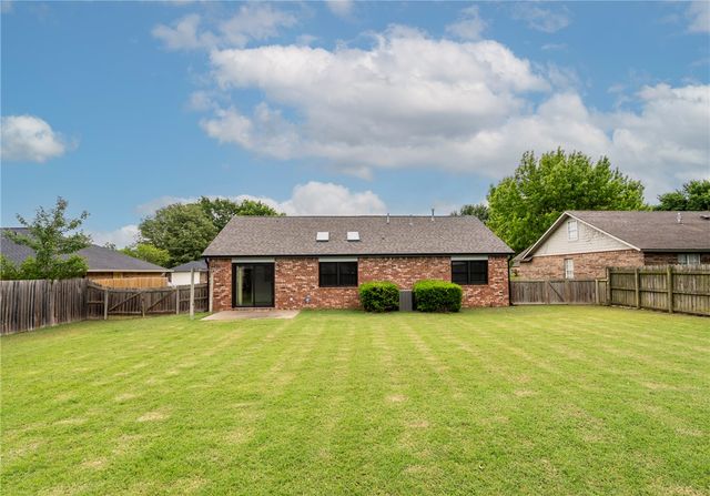 1150 S Lyndale, Siloam Springs, AR 72761