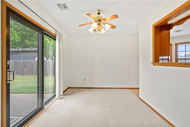 1150 S Lyndale, Siloam Springs, AR 72761