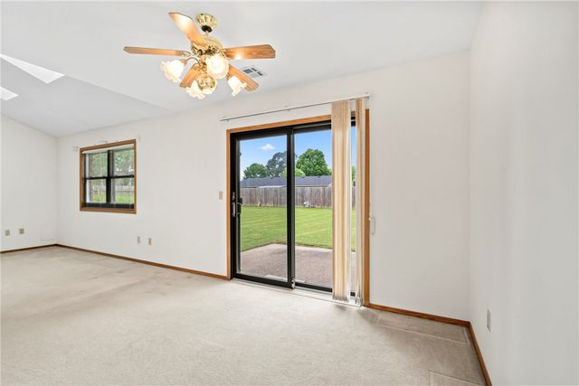 1150 S Lyndale, Siloam Springs, AR 72761