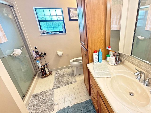 2640 W Gately Dr W 202, West Palm Beach, FL 33415