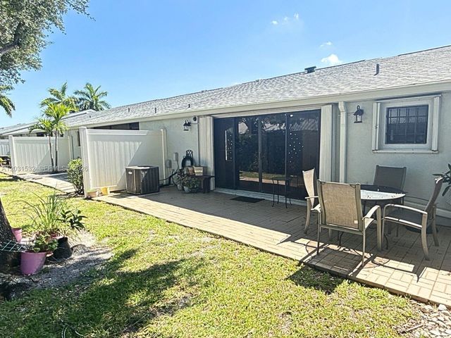 2640 W Gately Dr W 202, West Palm Beach, FL 33415