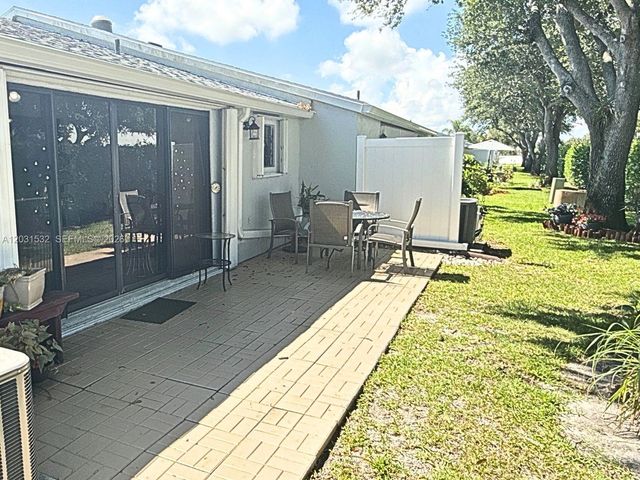 2640 W Gately Dr W 202, West Palm Beach, FL 33415