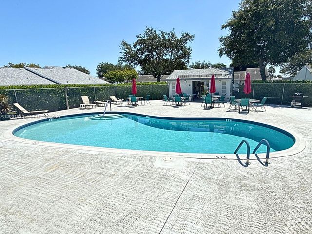 2640 W Gately Dr W 202, West Palm Beach, FL 33415