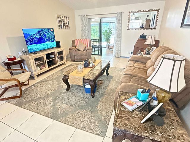 2640 W Gately Dr W 202, West Palm Beach, FL 33415