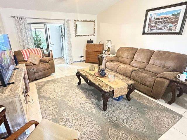2640 W Gately Dr W 202, West Palm Beach, FL 33415