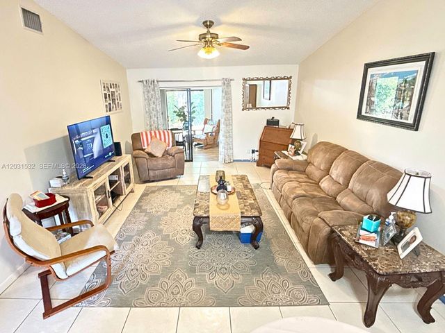 2640 W Gately Dr W 202, West Palm Beach, FL 33415