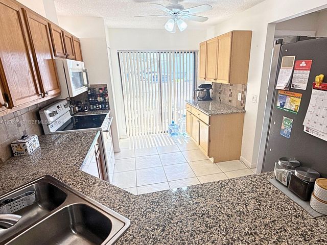 2640 W Gately Dr W 202, West Palm Beach, FL 33415