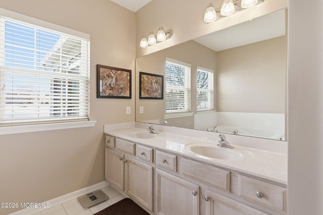 10 Arcadia Drive, Manchester, NJ 08759