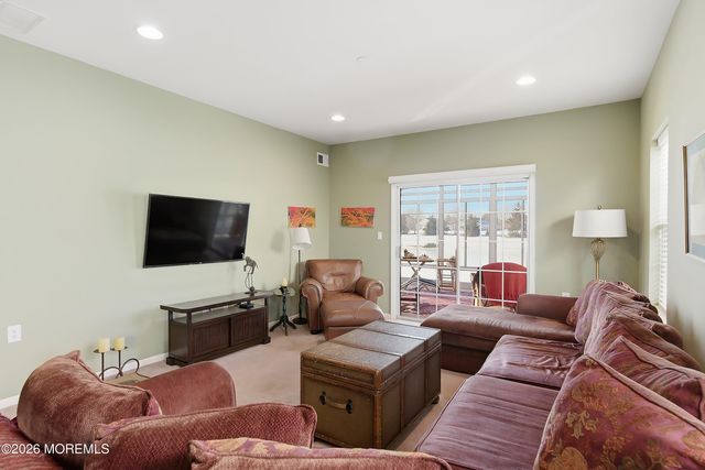 10 Arcadia Drive, Manchester, NJ 08759