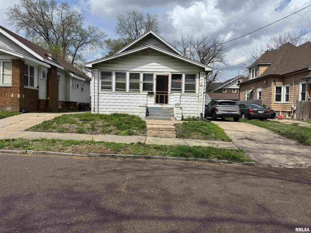 723 E BEHRENDS Avenue, Peoria, IL 61603