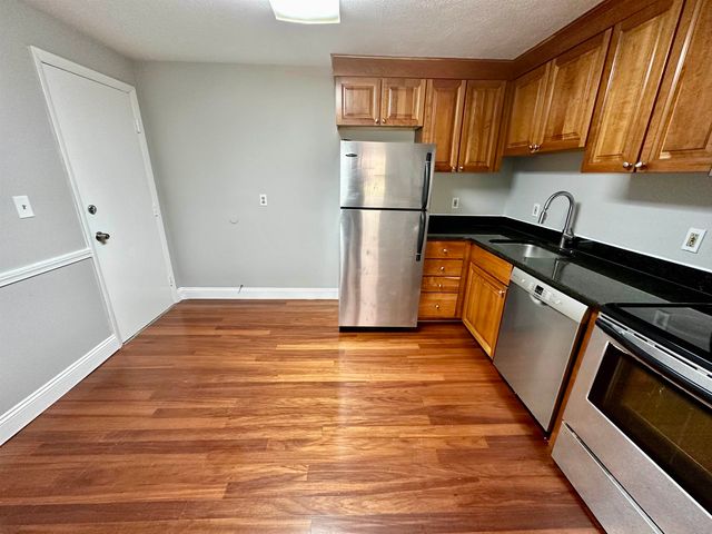 33 Andrew St Apt 12, Manchester, NH 03104