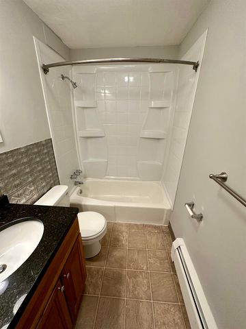 33 Andrew St Apt 12, Manchester, NH 03104