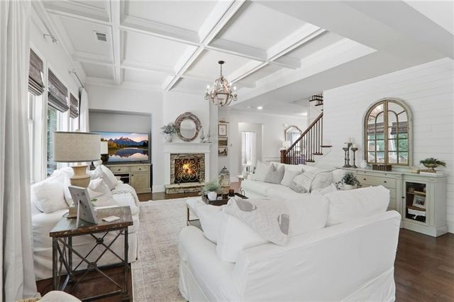 5515 Chestnut Drive, Cumming, GA 30040