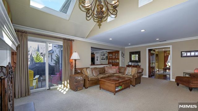 6 Brentwood Court, Wayne, NJ 07470