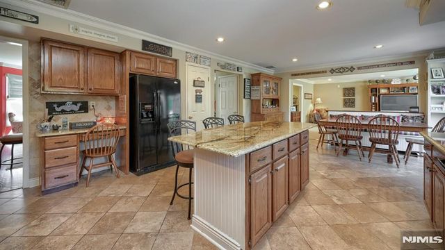 6 Brentwood Court, Wayne, NJ 07470