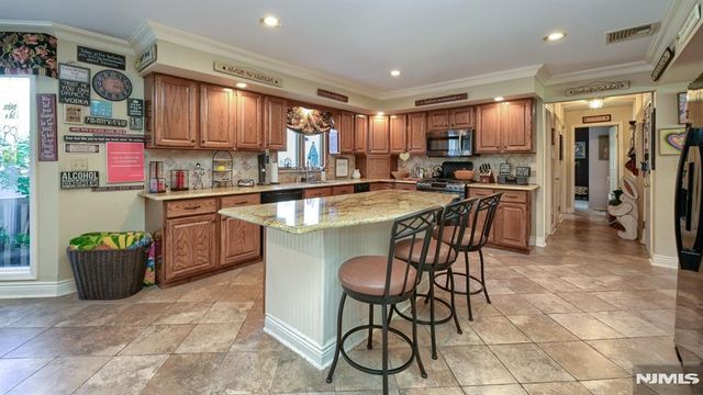 6 Brentwood Court, Wayne, NJ 07470