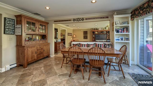 6 Brentwood Court, Wayne, NJ 07470