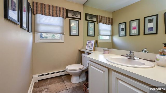 6 Brentwood Court, Wayne, NJ 07470