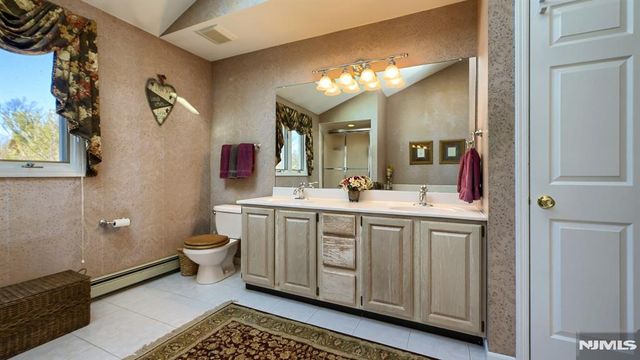 6 Brentwood Court, Wayne, NJ 07470