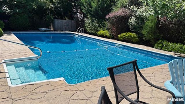 6 Brentwood Court, Wayne, NJ 07470