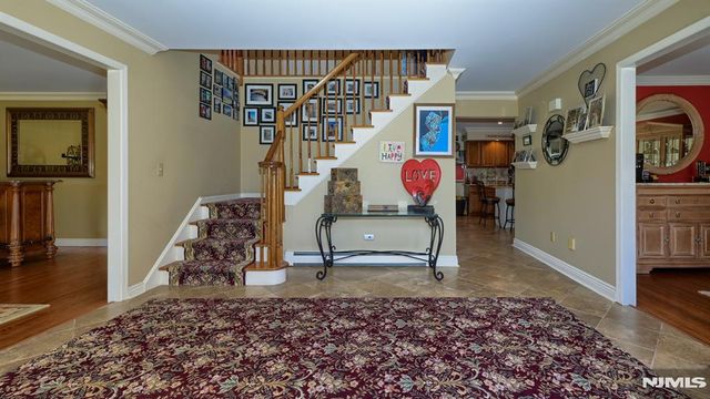 6 Brentwood Court, Wayne, NJ 07470