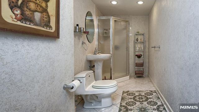 6 Brentwood Court, Wayne, NJ 07470