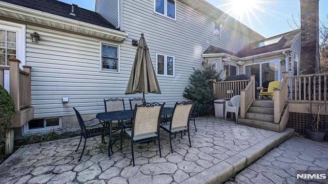 6 Brentwood Court, Wayne, NJ 07470