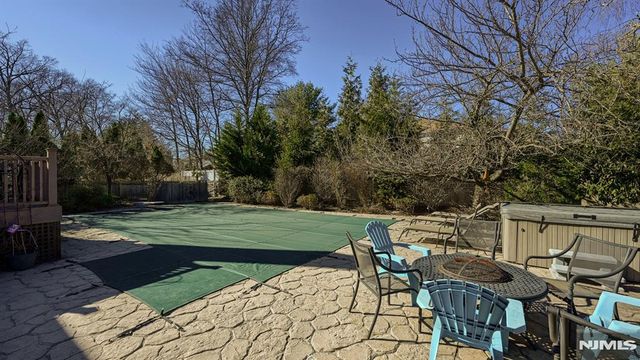 6 Brentwood Court, Wayne, NJ 07470